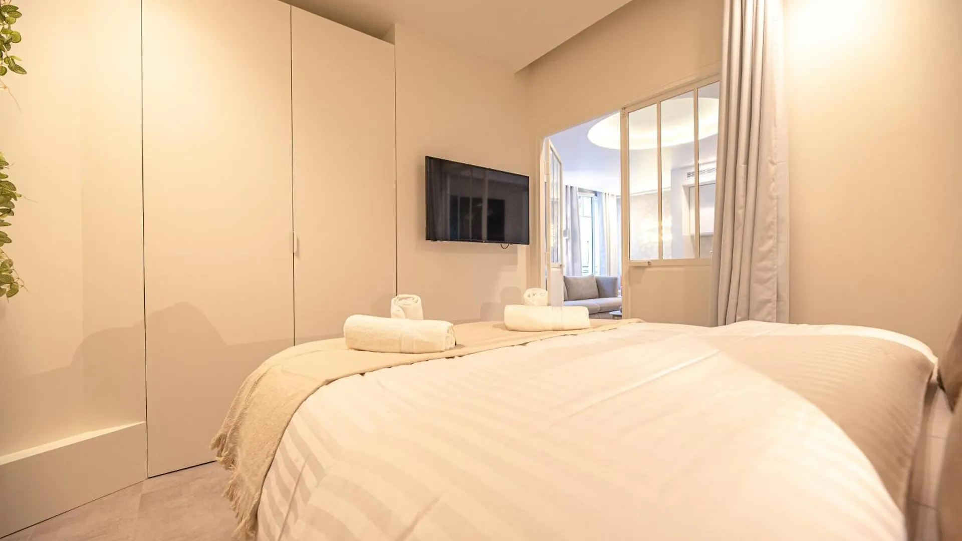 Amazing Flat - Champs Elysees דירה